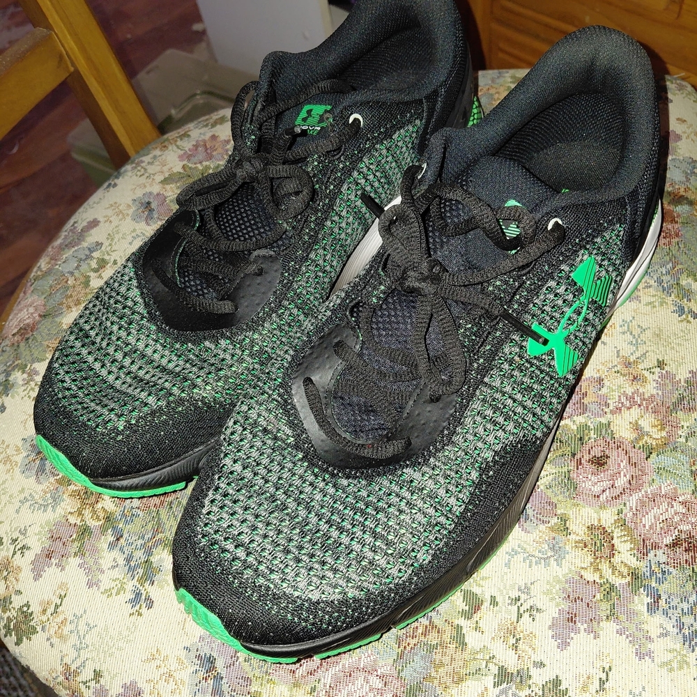 Under Armour Men's UA HOVR™ Intake 6 Running Shoes